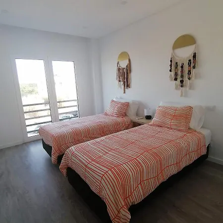 Ribeira D'ilhas * エリセイラ